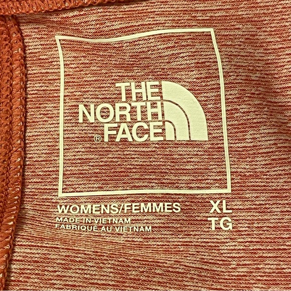 THE NORTH FACE  EA Dawndream Relaxed Short Sleeve in Slate Rose Heather - Picture 6 of 7